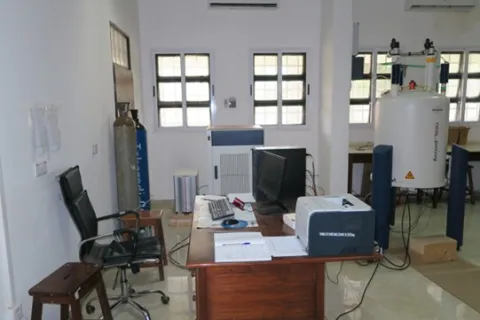 Bruker 500 MHz Nuclear Magnetic Resonance (NMR) Machine 